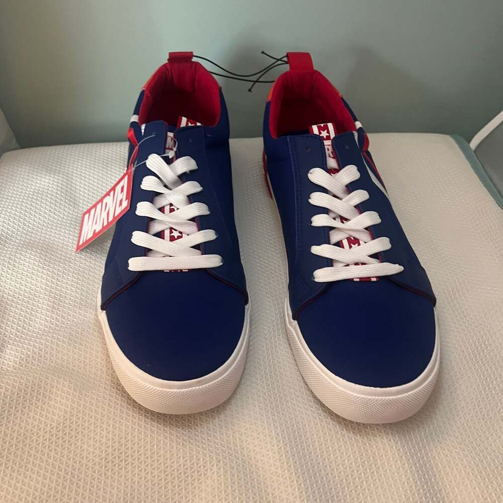 Marvel Men's Captain America Low Top Lace-Up Sneakers, Size 12